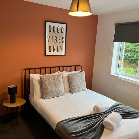 3 Bedroom House With Parking Manchester Exterior foto