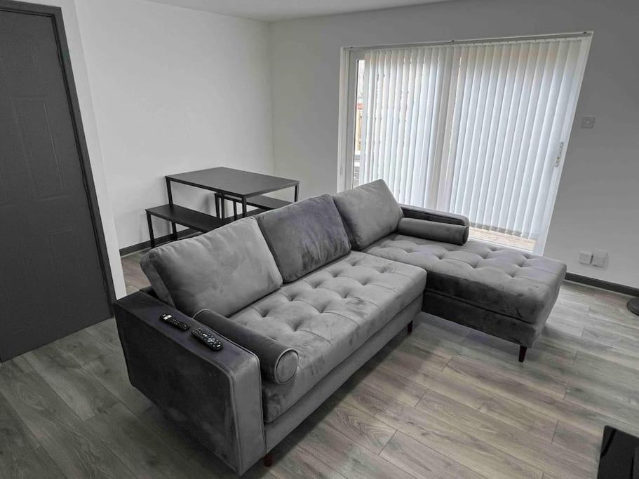3 Bedroom House With Parking Manchester Exterior foto
