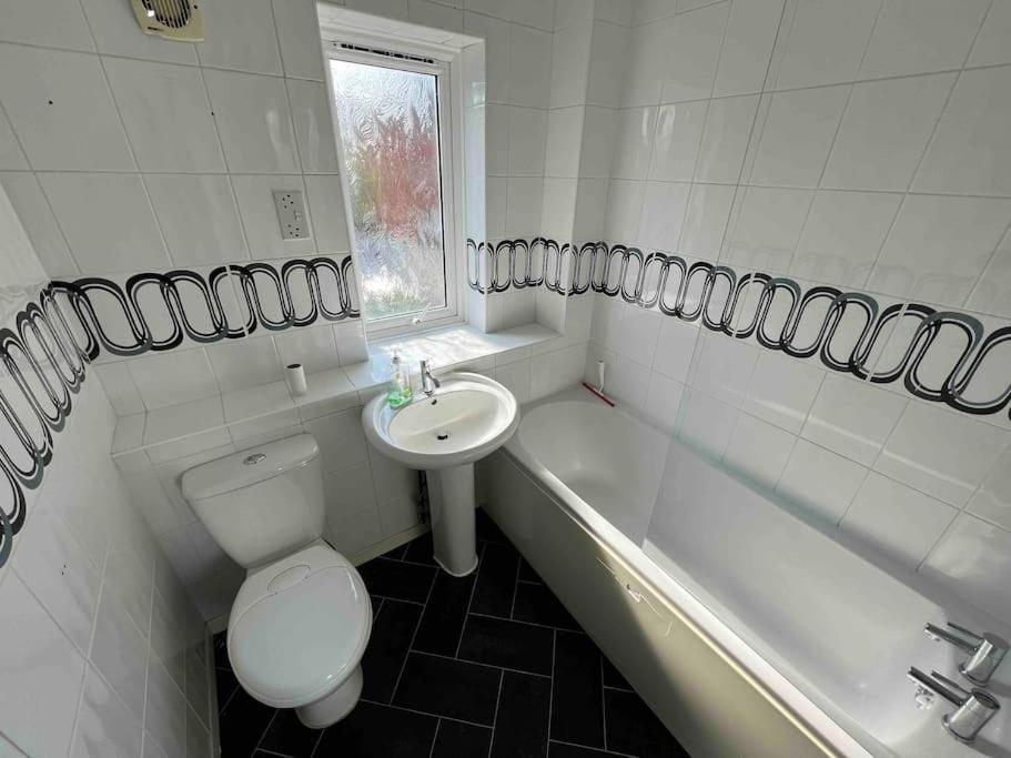 3 Bedroom House With Parking Manchester Exterior foto