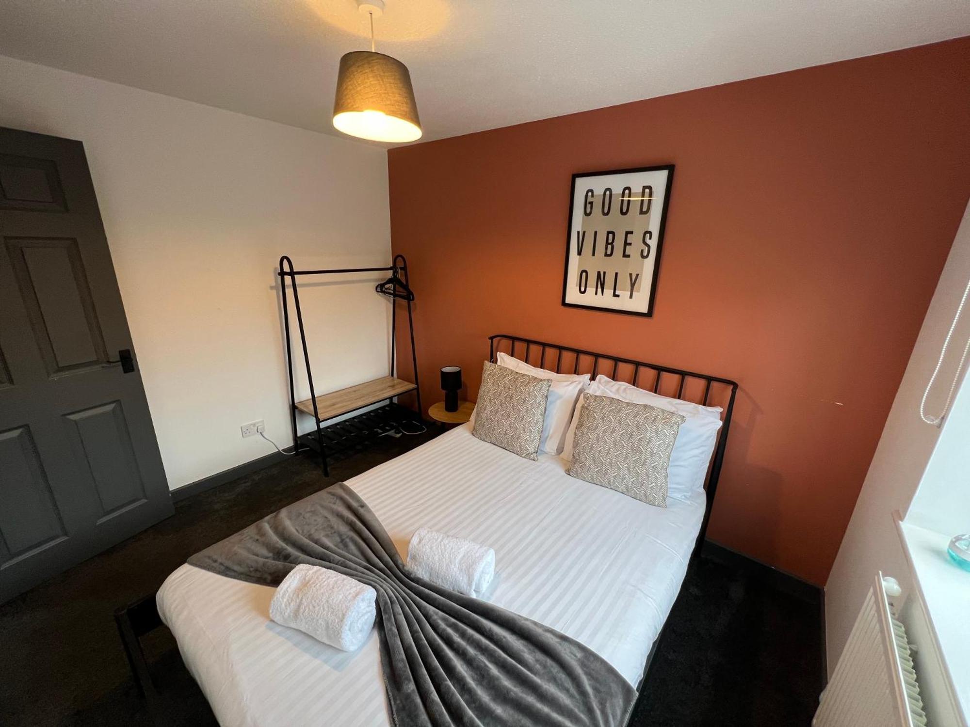 3 Bedroom House With Parking Manchester Exterior foto